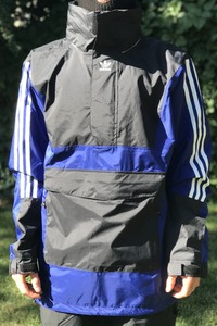 casaco da adidas azul