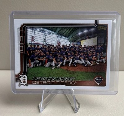 Detroit Tigers Team GOLDEN MIRROR IMAGE VARIATION #34 TOPPS Baseball 2025 