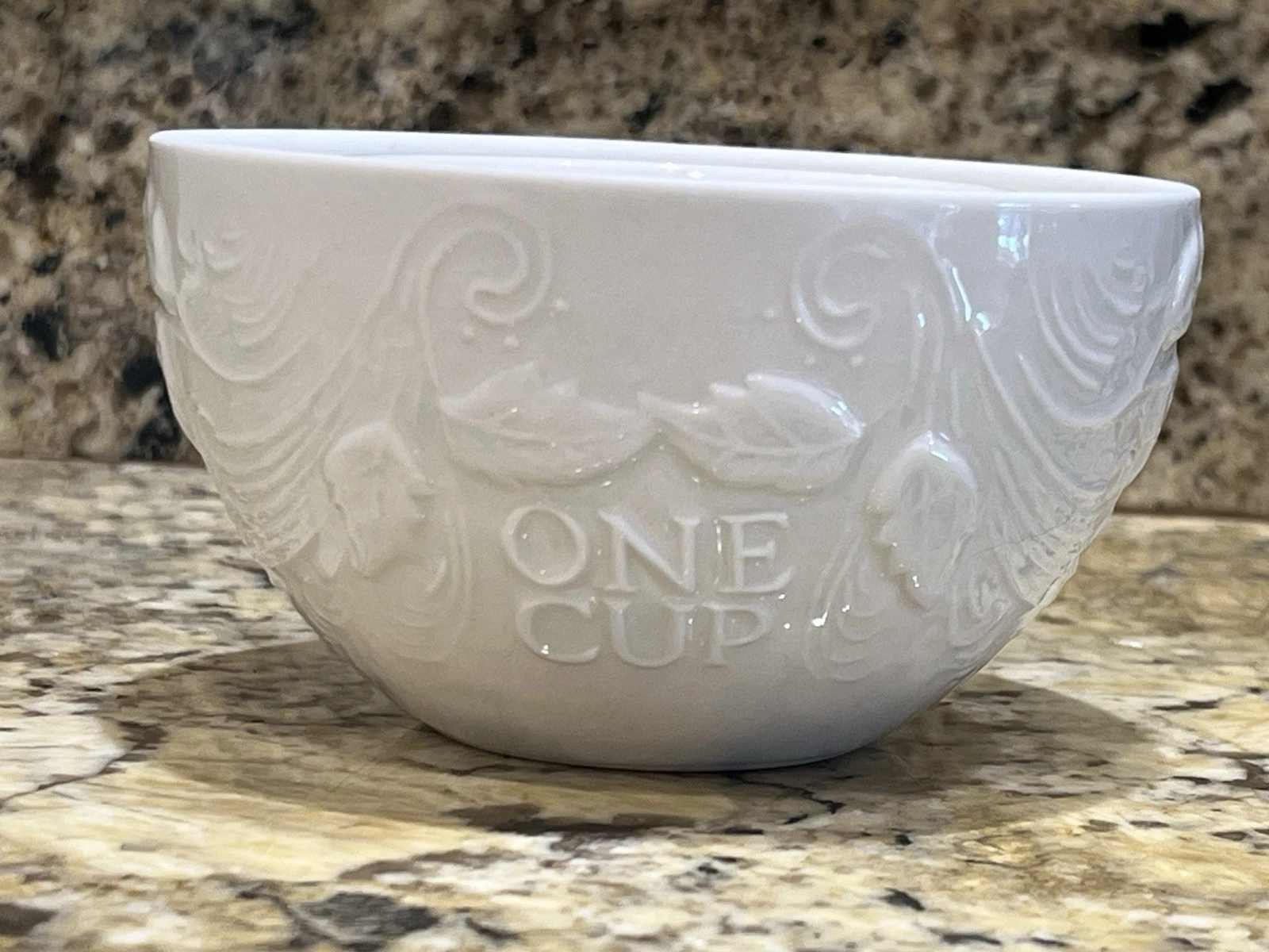 Anthropologie Nesting Measuring Cups White Embossed Leaves Gold Stripe