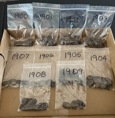 Lot of 442 Indian Head Pennies (1900-1909) Full Dates in Good Condition.