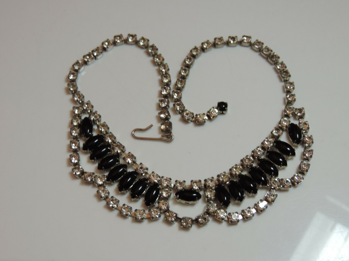 Collier Ras Du Cou Vintage Dentellé Avec Strass Scintillants - Motif Bruant, Alliage Argenté, Occasion