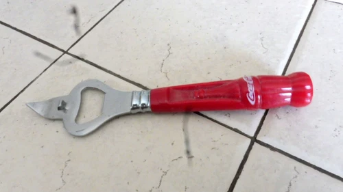 VINTAGE RED COCA COLA CAN / BOTTLE OPENER