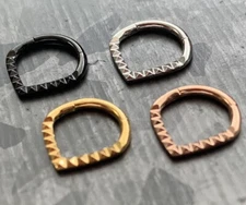 1pc Lined Pyramid Cuts Chevron Hinged Segment Ring Helix Septum Clicker