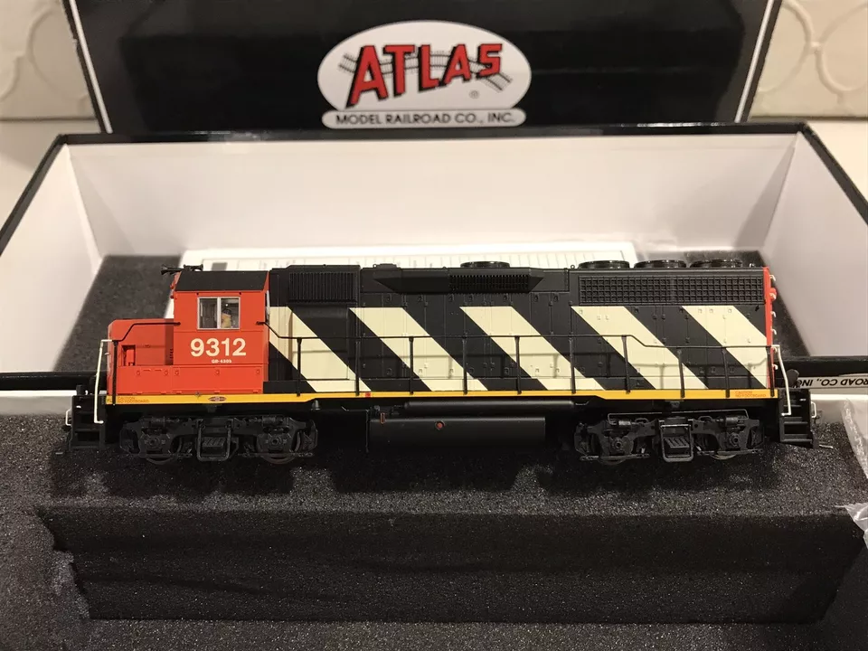 HO Scale Atlas Gold GP-40 Low Nose DCC Diesel Locomotive CN CANADIAN NATIONAL - Image 4 of 4
