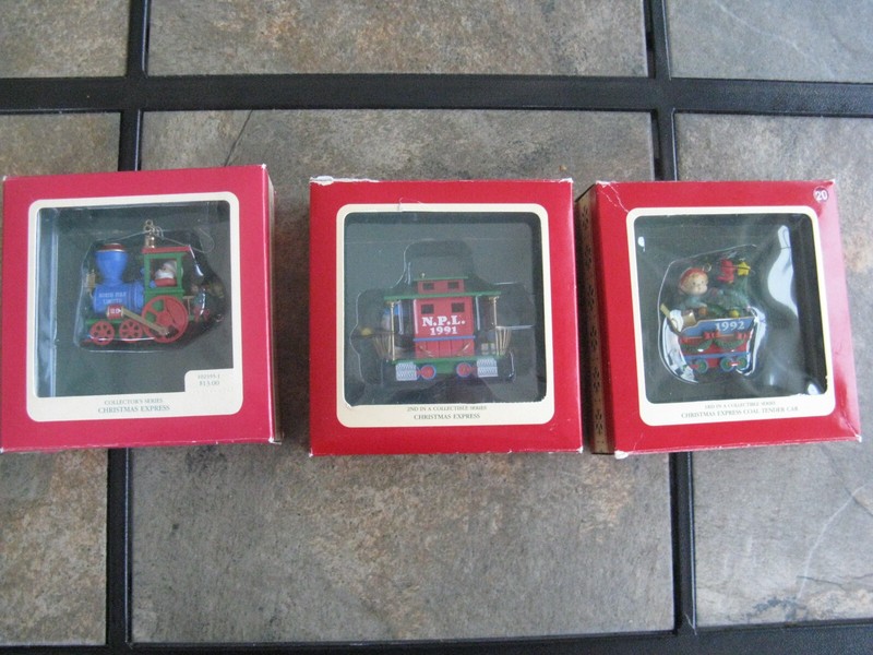 CARLTON XMAS EXPRESS HEIRLOOM COLLECTION– 1990 ENGINE, 1992 TENDER, 1991 CABOOSE