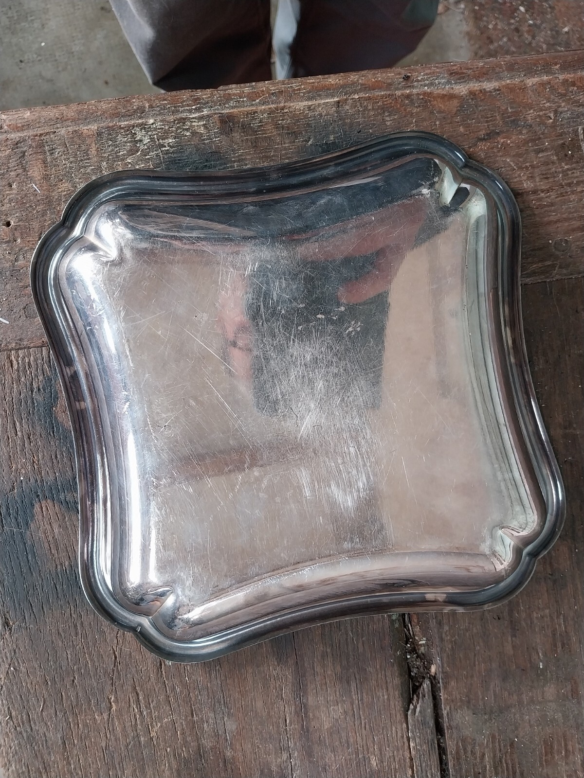 3 - Petit plat creux rond métal argenté , ancien, avec poinçon a