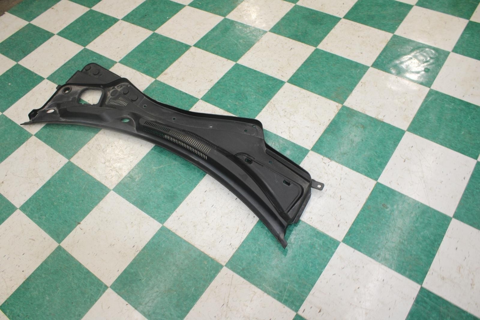 14-19 Ghibli Front End Windshield Wiper Cowl Vent Trim Unit OEM OE WTY Factory