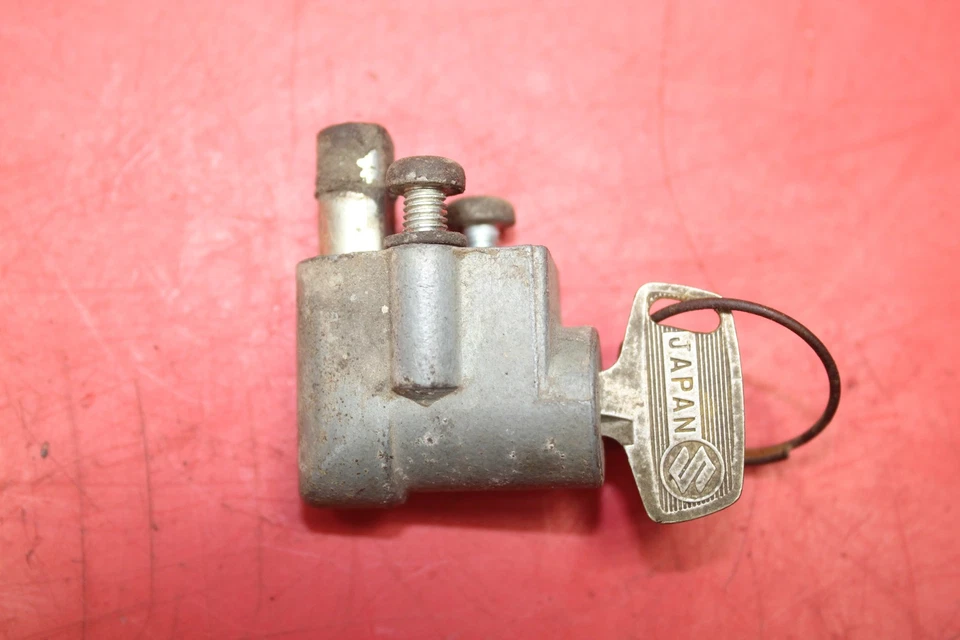 1972 SUZUKI TS90 ЗАМОК ЗАЖИГАНИЯ И ЗАМОК РУЛЕВОГО УПРАВЛЕНИЯ С КЛЮЧОМ - Изображение 4 из 4