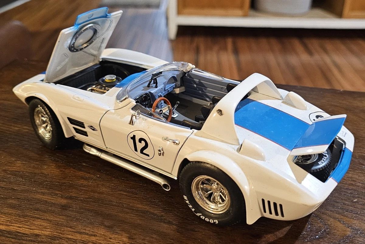 Road Signature Chevrolet Corvette Contemporary Manufacture Diecast