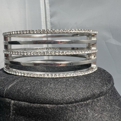 Beautiful Vince Camuto Silver Tone Chunky Rhinestone Hinged Clamper Bracelet - Picture 3 of 5