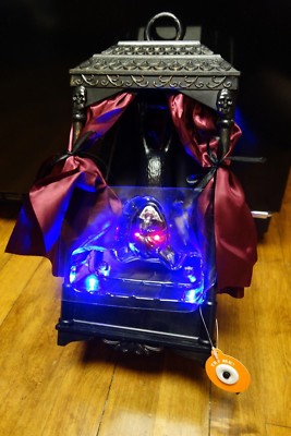 New GEMMY Bat Lantern Animated Moving Wings Light up Eyes Haunted Halloween Prop