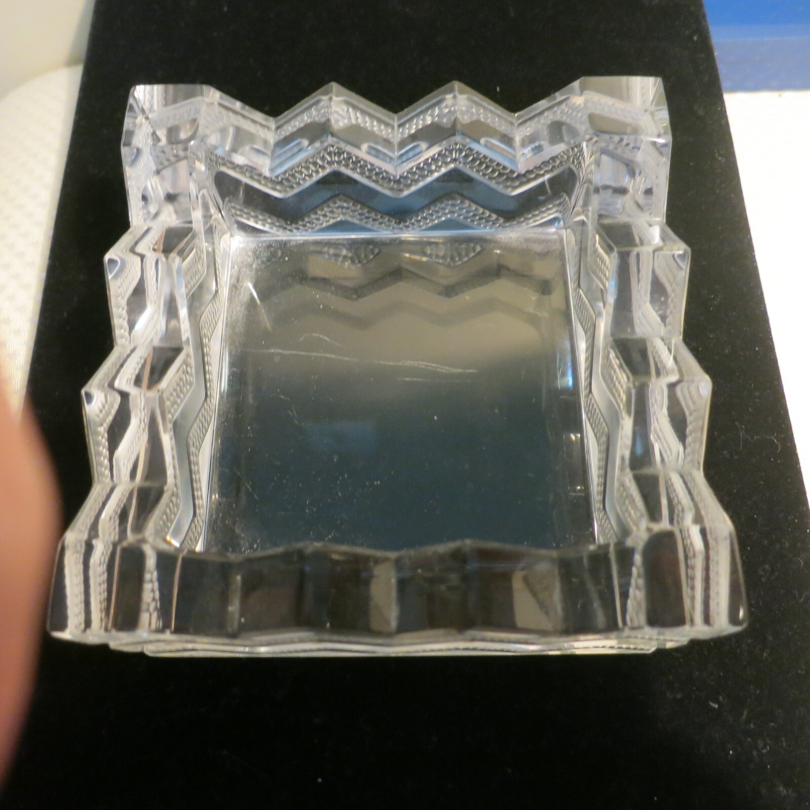 LALIQUE SQUARE CRYSTAL VASE/ASHTRAY DECO DESIGN. SIGNED LALIQUE, FROM