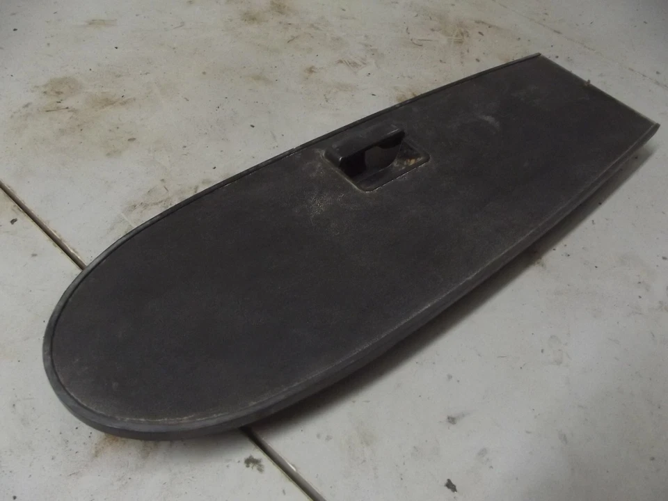 Tapa interior de la puerta de la guantera de la camioneta Chevrolet Luv Foto 3 de 4