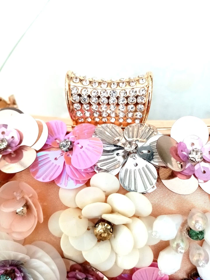 Elegant evening clutch bag with sequins, beads and metallic flowers - Image 3 of 4