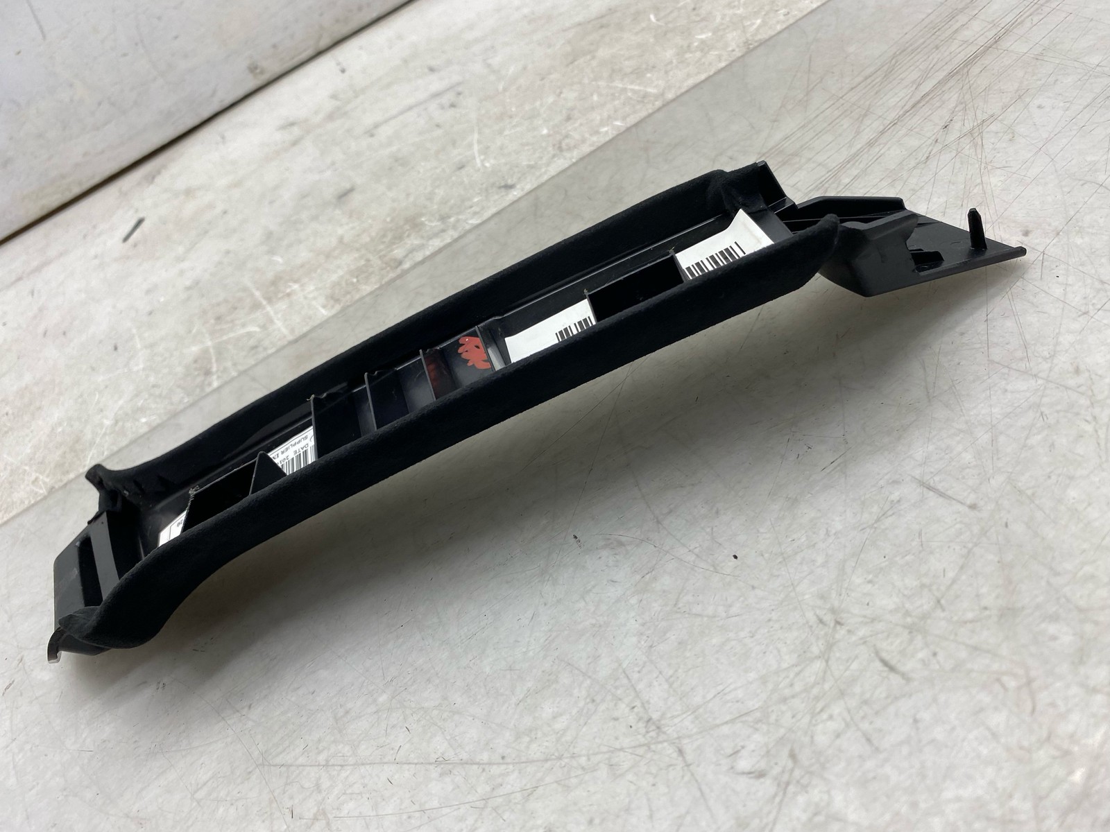 2020-2025 ASTON MARTIN DBX RIGHT REAR UPPER C PILLAR TRIM PANEL MY83-68290-DA