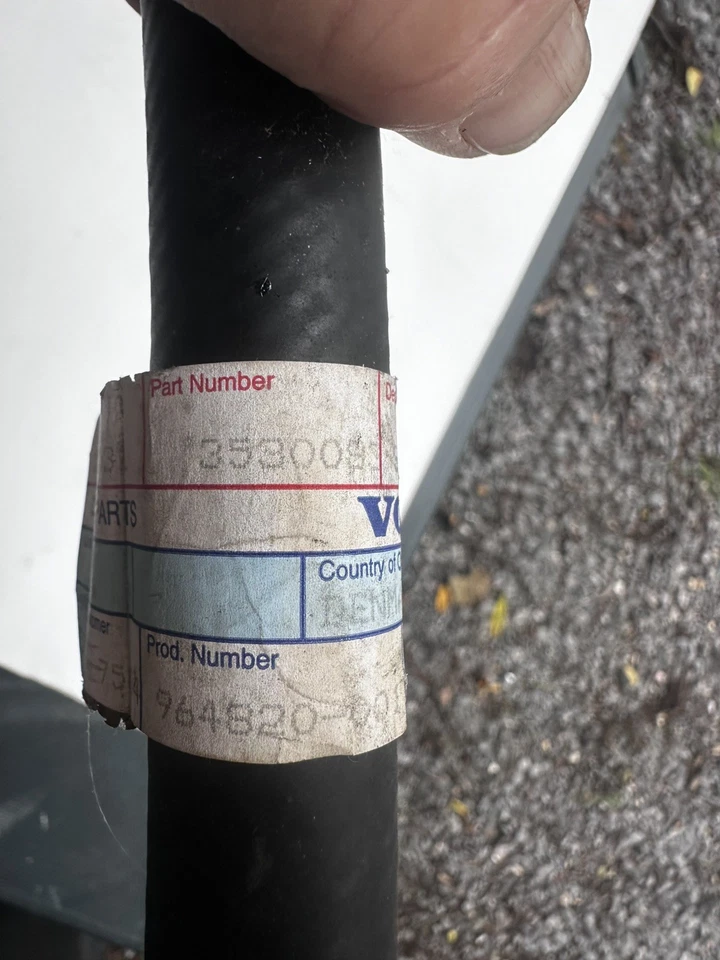 Manguera de depósito de dirección Volvo 3530083 NOS para 85-95 740 745 760 780 940 Foto 4 de 4