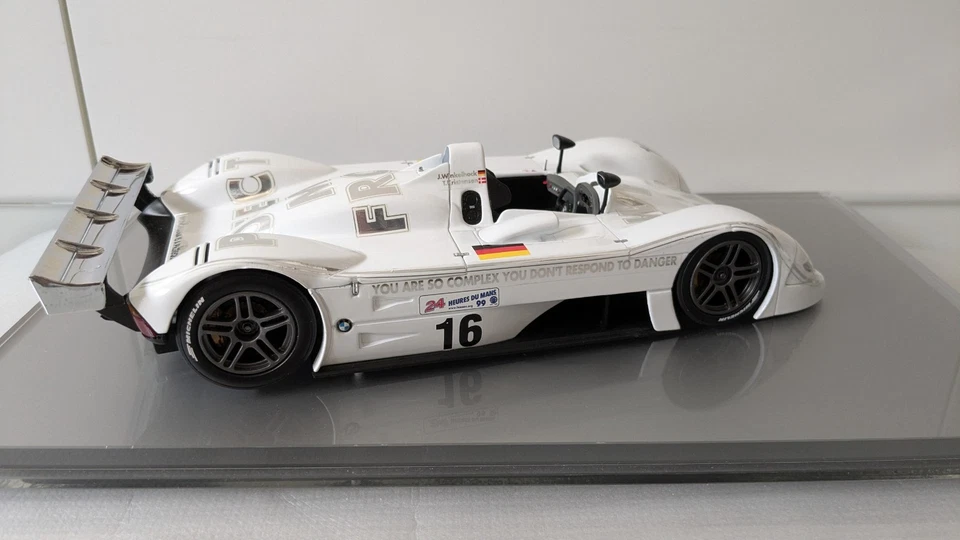 1/18 BMW ART CAR - BMW V12 LMR 1999 - Jenny Holzer (Kyosho) - Imagen 4 de 4