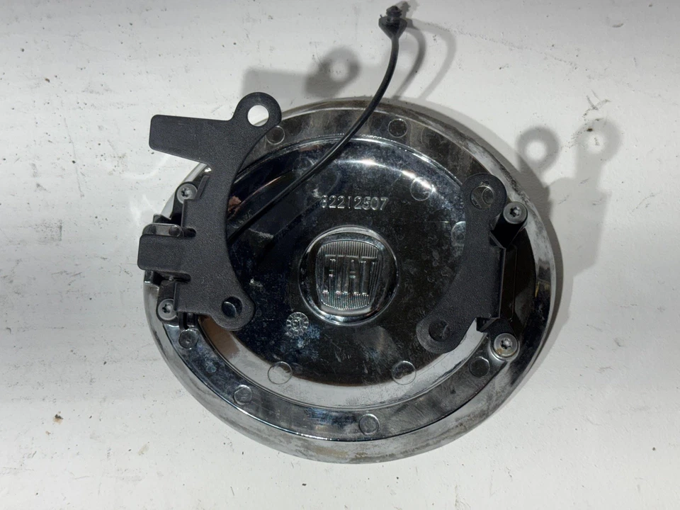 Placa de llenado de combustible Fiat 500 2012-17 Mopar gasolina 82212507 usado Foto 3 de 4