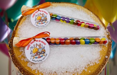 personalisiertes Gastgeschenk für den Kindergeburtstag mit Baustellen Motiv