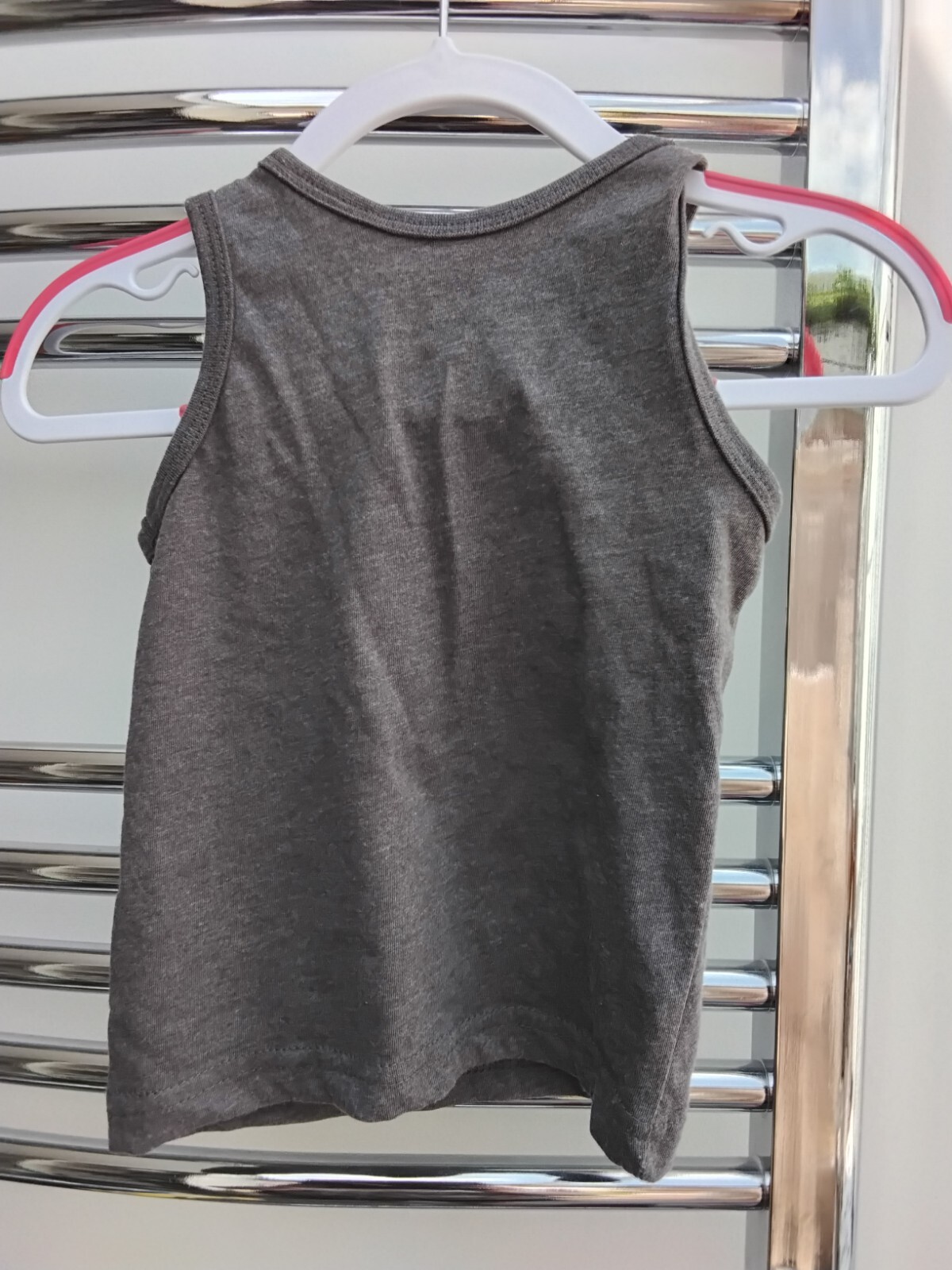 Primark Boys  round neck sleeveless Top Aged 9-12mths image 2