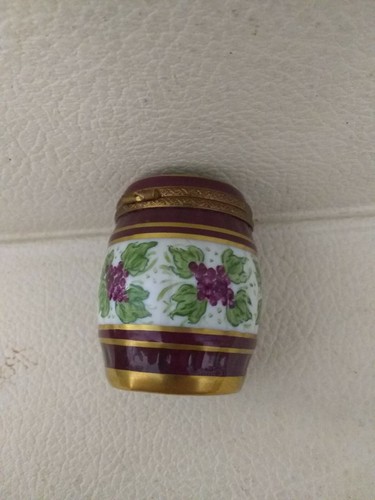limoges trinket box peint main WINE BARREL Marque Depose, 2" high - Picture 2 of 10