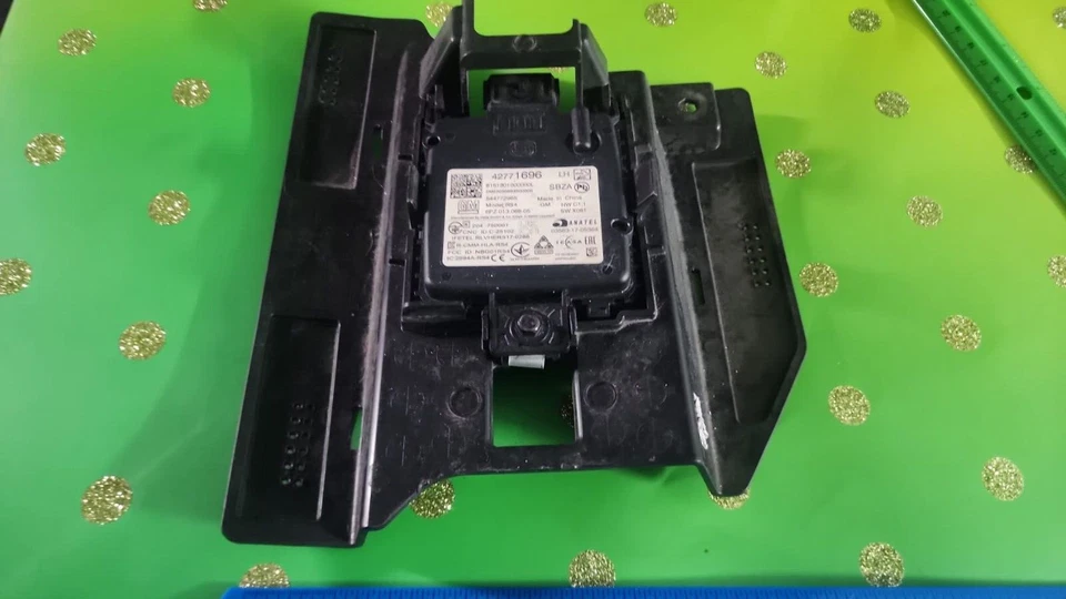 24 25 MÓDULO PUNTO CIEGO TRASERO LADO IZQUIERDO CHEVROLET TRAX ENVISTA 42771696 Foto 3 de 4