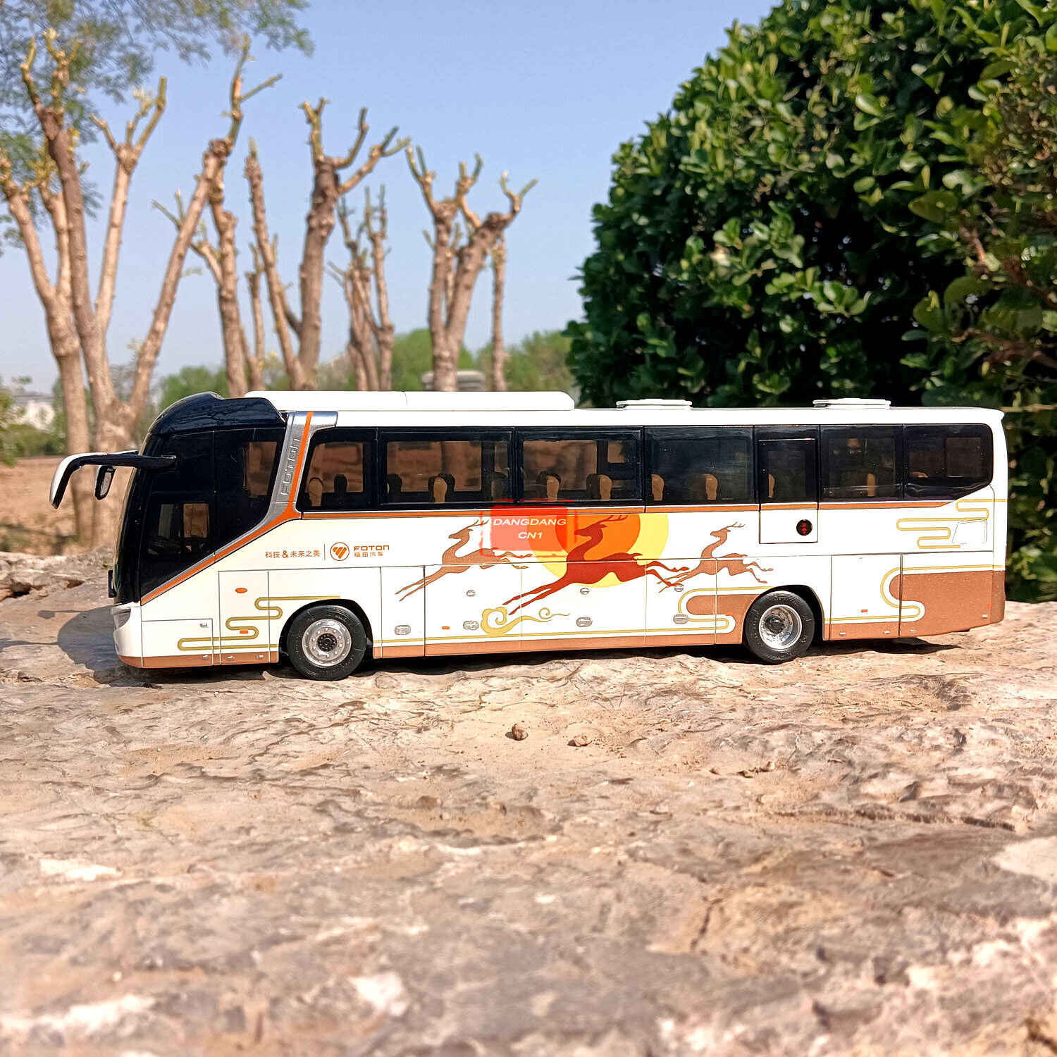 1:36 Foton Ouhui BJ6122 Luxury Bus Diecast Model w/Led Light USB Charge NICE