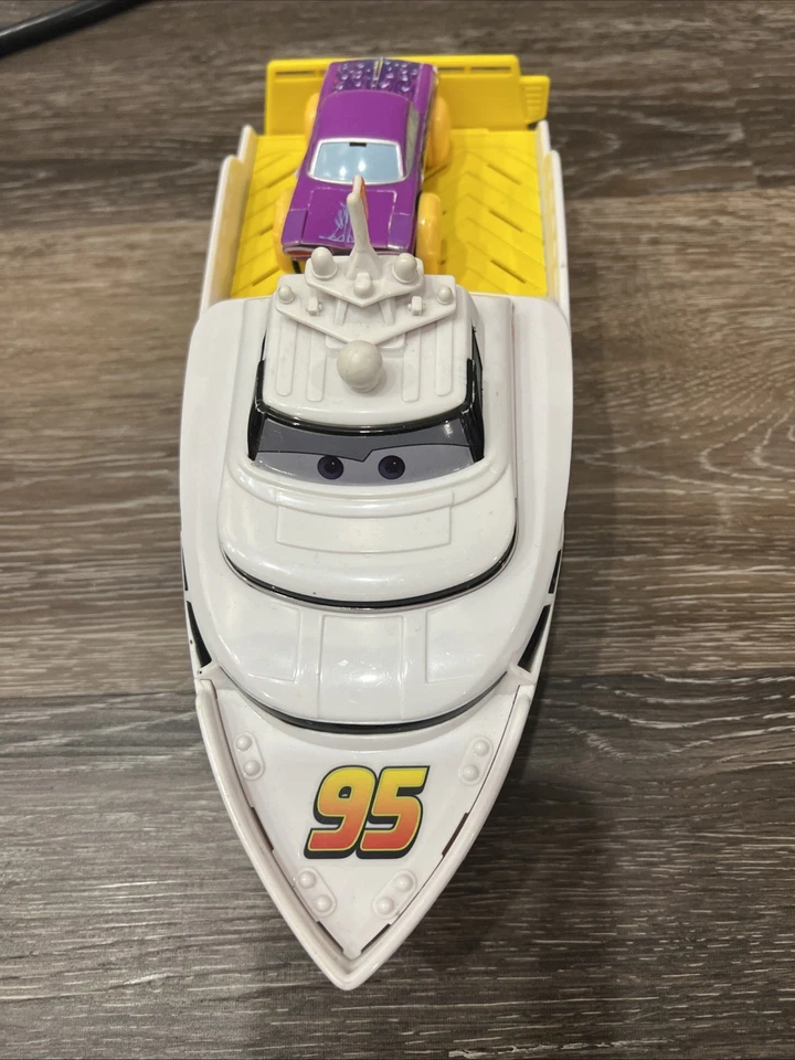 Disney - Cars 2 -  Porto Corsa Splash 'N' Race Yacht Boat Playset w/ Ramone - Image 4 of 4