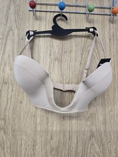 Size 32D Ultimate Plunge Push Up Bra Wonderbra 4 outfits with plunging necklines