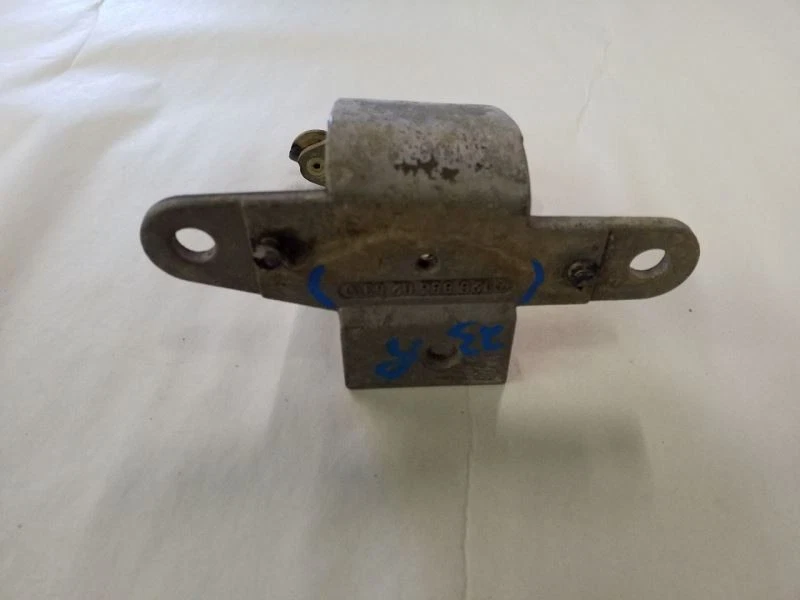 Soporte de parachoques trasero derecho | Se adapta a Mercedes Benz 300SDL 560SEL 1986-1991 Foto 3 de 4