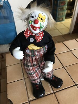Poupée de clown musical - France