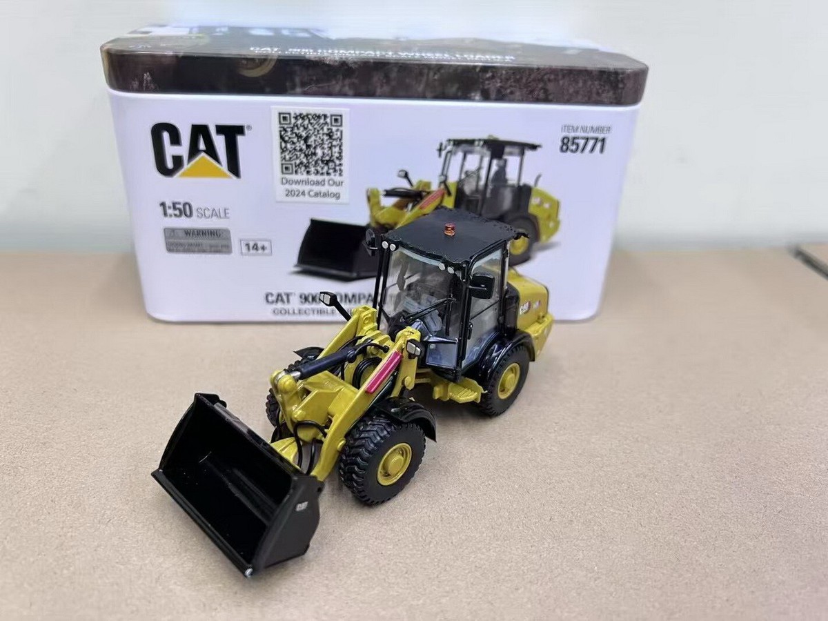 DM 1/50 Scale CAT 906 Compact Wheel Loader Diecast Model Toy