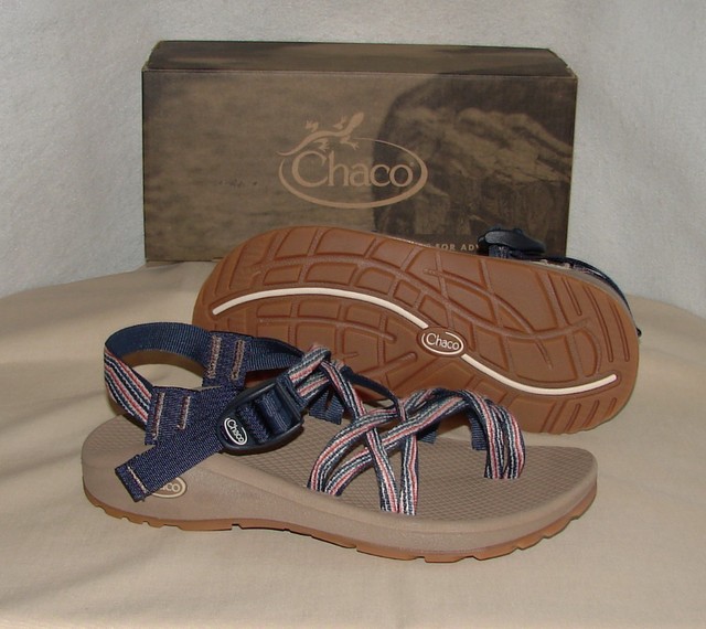 womens 9 wide chacos