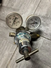 Uniweld RHT8010 Two Stage Fuel Gas Series Compressed Gas Regulator 