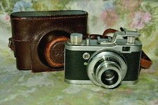 W. VOSS DIAX 35MM CAMERA  1951  W/ SCHNEIDER XENAR 45MM 2.8 LENS, CASE
