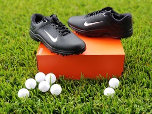 tiger woods spikes