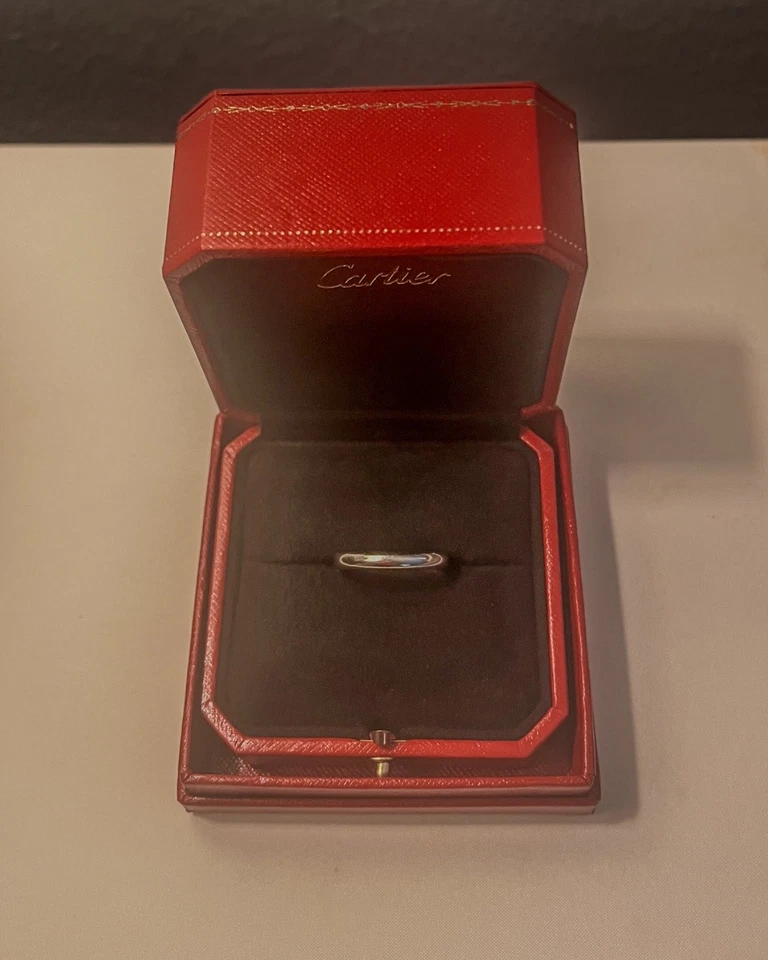 Anillo de eternidad Cartier de diamantes de oro blanco de 18 quilates talla 8 con caja unisex Foto 4 de 4
