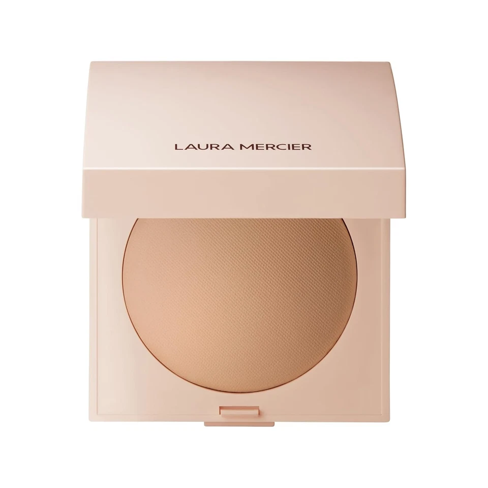 Radiant Talc-Free Pressed Finishing Powder for a Flawless Luminous Complexion - Image 3 of 4