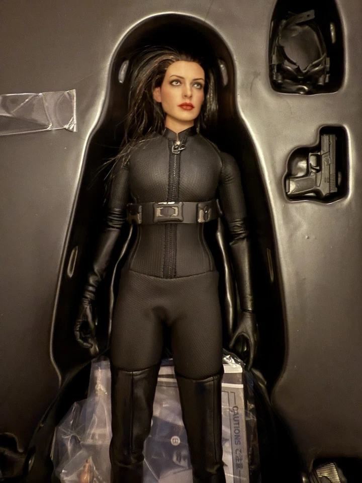 Hot Toys Selena Kyle — 第 3/4 张图片