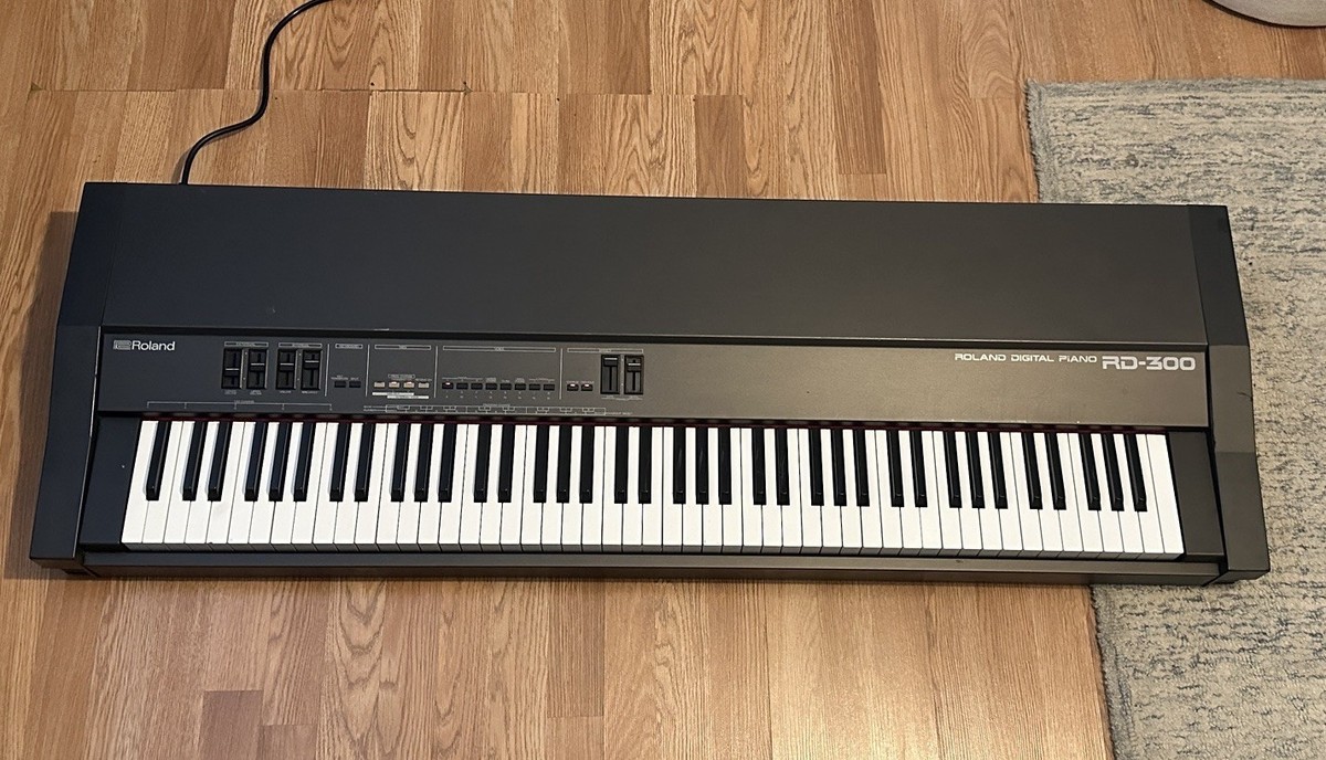 ROLAND RD-300 88 Weighted Keys Stage Piano With Stand | eBay