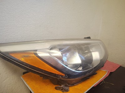 2015-2017 Hyundai Accent Passenger Side Headlight
