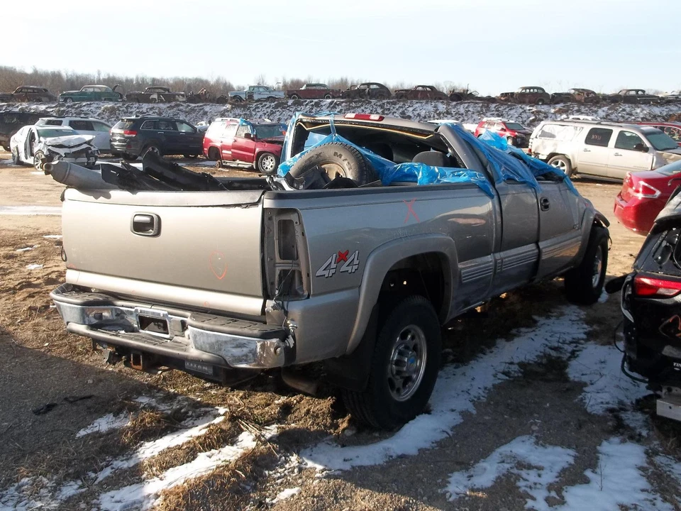Brazo de control superior delantero usado se adapta a: Chevrolet Silverado 2500 2002 foto Foto 3 de 4