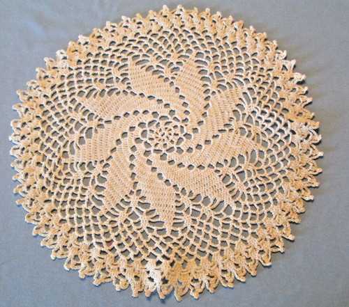 Vintage 13" Hand Crocheted BUZZSAW SPINNER Round Centerpiece DOILY
