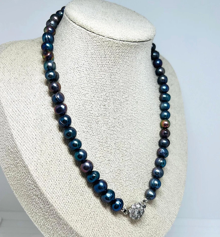 Exklusives Collier mit echten Süßwasserperlen mit funkelndem Strassverschluss - Bild 3 von 4