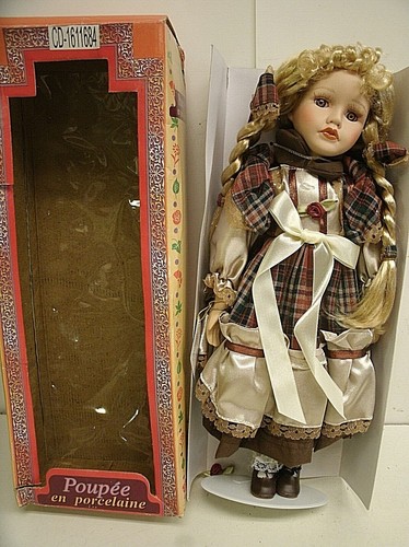 Poupée En Porcelaine – Porcelain Doll, Modèle D'occasion Pour Collection