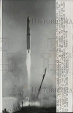 1962 Press Photo Launch of a Thor-Agena rocket carrying polar orbit payload