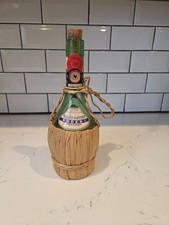 Bottiglia di vino rosso Chianti Classico vuota vintage 1971 con involucro Ratan - decoro VUOTO