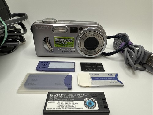 Sony CyberShot DSC-P10 Tested w/2gb Memory Stick Pro & AC Adapter - Picture 2 of 9