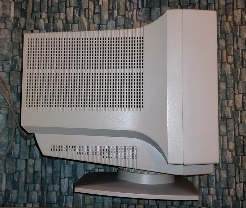 Sony Trinitron Multiscan CPD-200SX 17" CRT Monitor Vintage Very Good Condition - Image 2 of 4