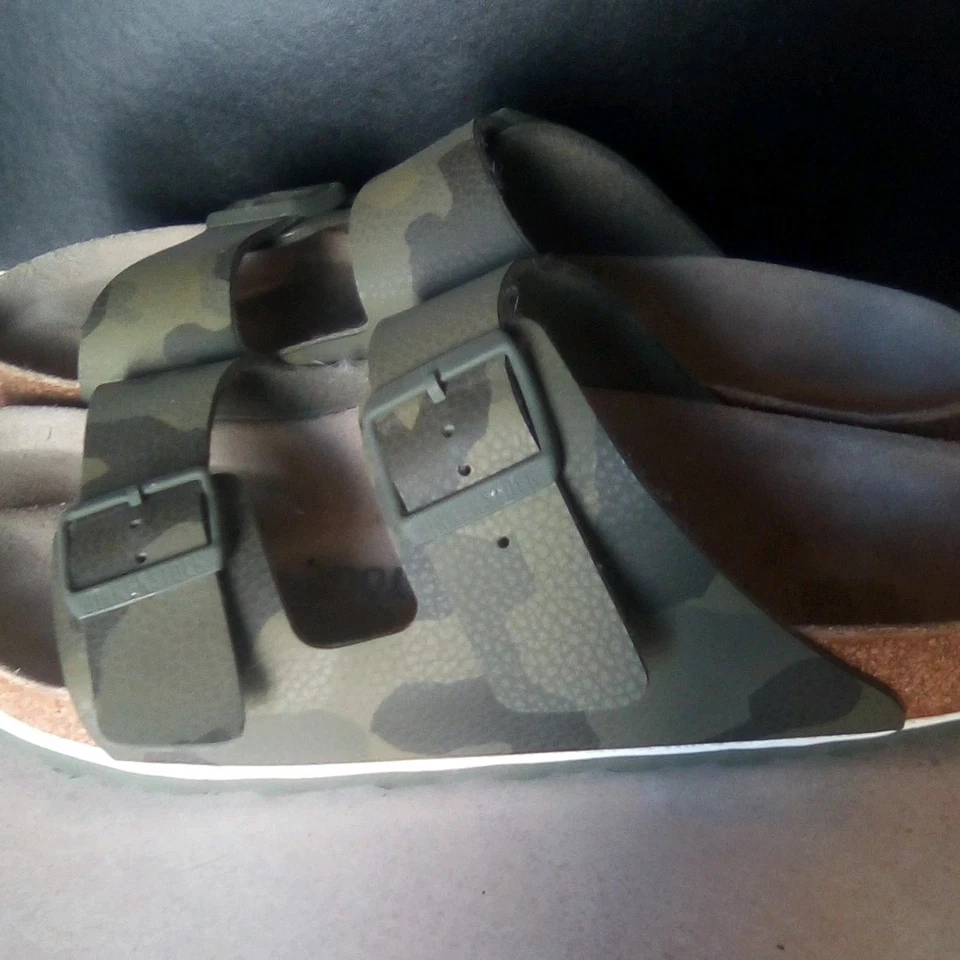 Sandalias Birkenstock camufladas para hombre talla 43 o 10 Foto 2 de 4